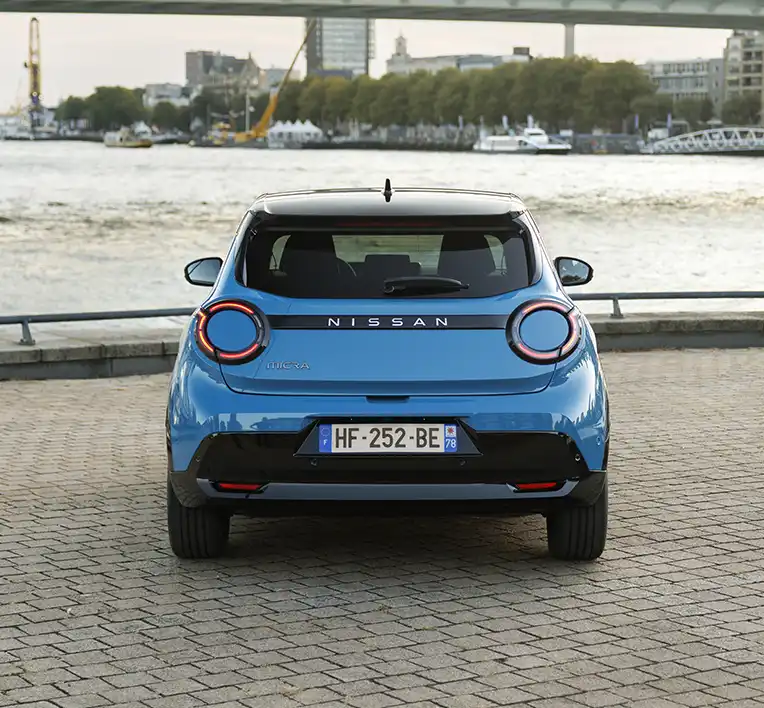 =vue arrière de la nissan micra électrique